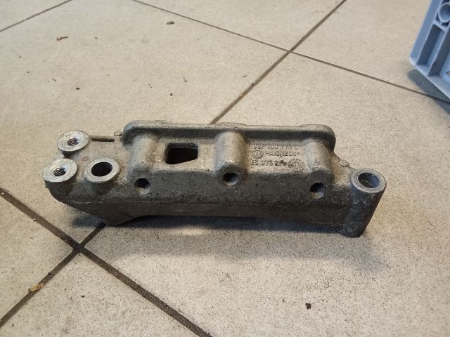 bontott VW GOLF VI Motor Tartó Bak (Pozíciófüggetlen)