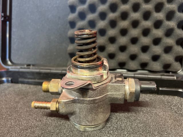 bontott VW GOLF VI Nagynyomású Szivattyú