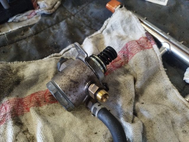 bontott VW GOLF VI Nagynyomású Szivattyú