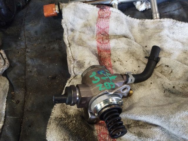 bontott VW GOLF VI Nagynyomású Szivattyú