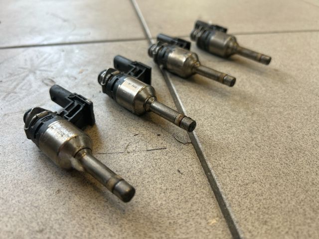 bontott VW GOLF VI Porlasztó Sor / Híd