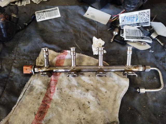 bontott VW GOLF VI Porlasztó Sor / Híd