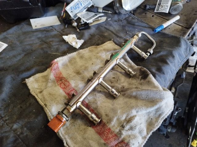 bontott VW GOLF VI Porlasztó Sor / Híd