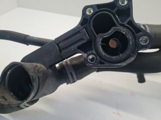 bontott VW GOLF VI Termosztátház Csővel