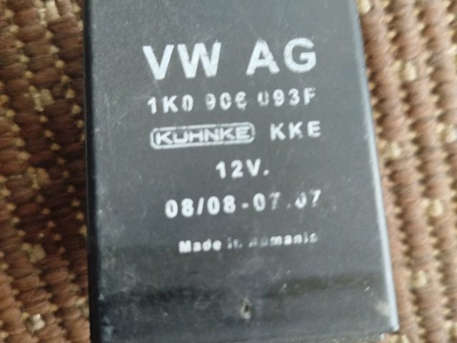 bontott VW GOLF VI Üzemanyag Szivattyú Relé