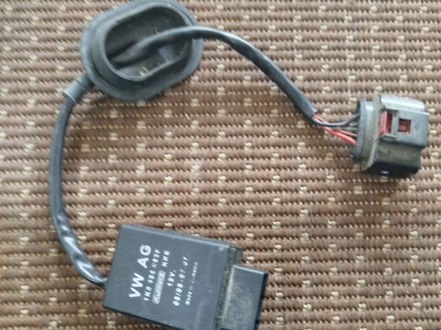 bontott VW GOLF VI Üzemanyag Szivattyú Relé