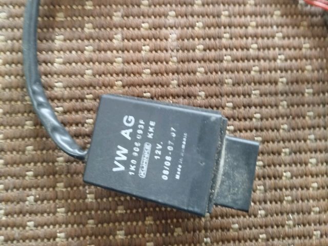 bontott VW GOLF VI Üzemanyag Szivattyú Relé