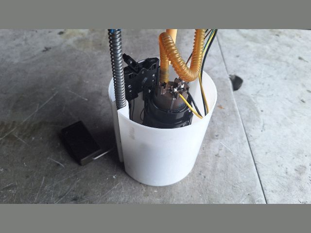 bontott VW GOLF VI Üzemanyag Szivattyú