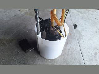 bontott VW GOLF VI Üzemanyag Szivattyú