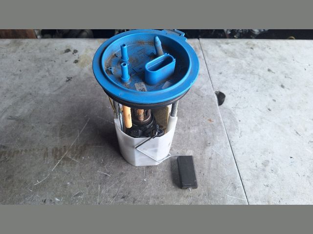 bontott VW GOLF VI Üzemanyag Szivattyú