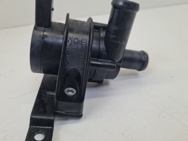 bontott VW GOLF VI Vízpumpa