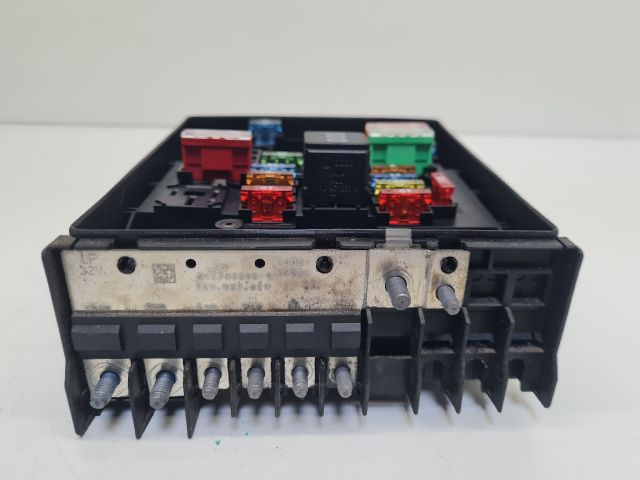 bontott VW GOLF VI Biztosítéktábla Motortér