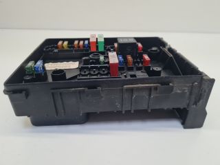 bontott VW GOLF VI Biztosítéktábla Motortér