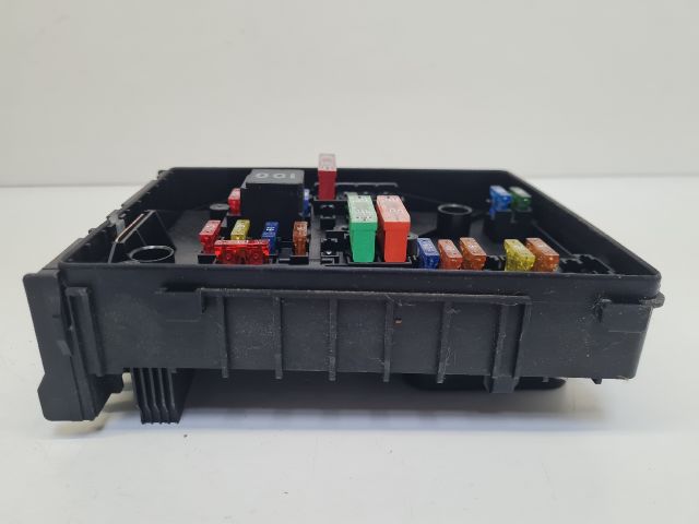 bontott VW GOLF VI Biztosítéktábla Motortér