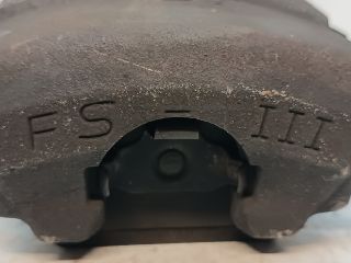 bontott VW GOLF VI Jobb első Féknyereg Munkahengerrel