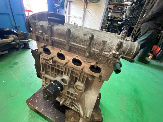 bontott VW GOLF VI Motor (Fűzött blokk hengerfejjel)