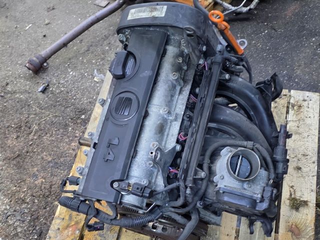 bontott VW GOLF VI Motor (Fűzött blokk hengerfejjel)