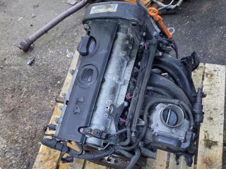 bontott VW GOLF VI Motor (Fűzött blokk hengerfejjel)