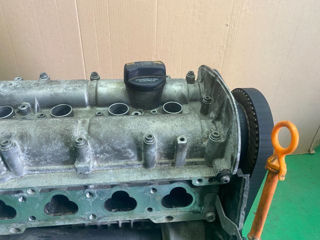 bontott VW GOLF VI Motor (Fűzött blokk hengerfejjel)