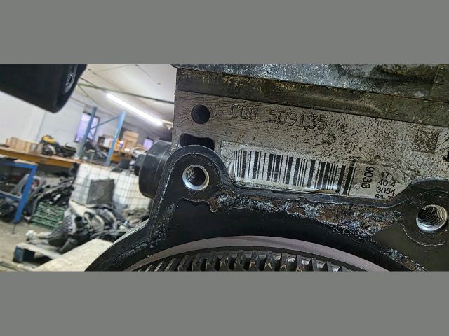 bontott VW GOLF VI Motor (Fűzött blokk hengerfejjel)