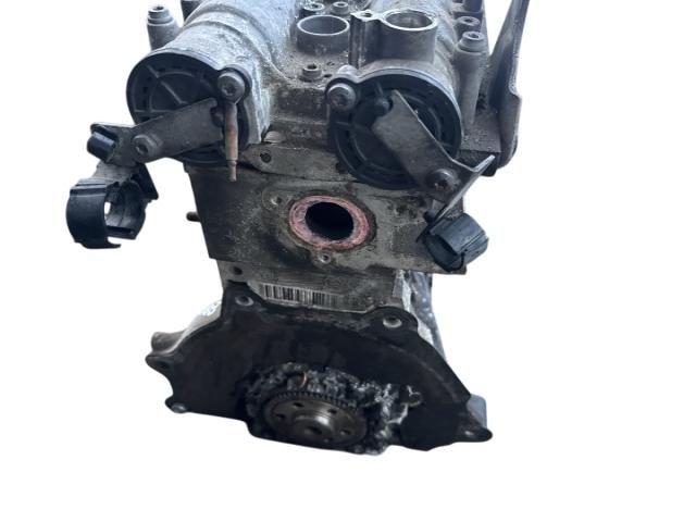 bontott VW GOLF VI Motor (Fűzött blokk hengerfejjel)