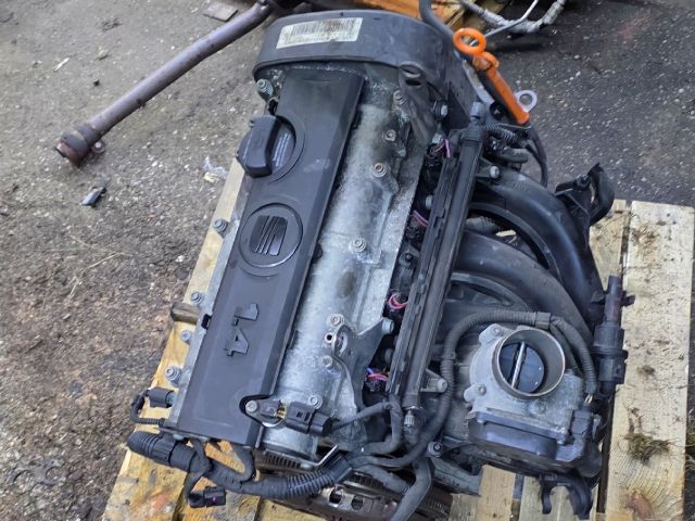 bontott VW GOLF VI Motor (Fűzött blokk hengerfejjel)