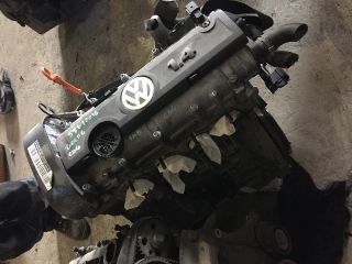 bontott VW GOLF VI Motor (Fűzött blokk hengerfejjel)