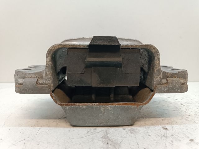 bontott VW GOLF VI Motor Tartó Bak Bal