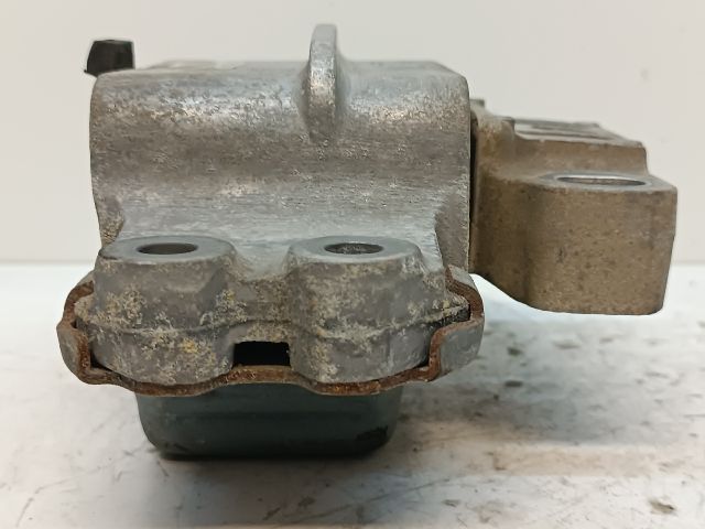 bontott VW GOLF VI Motor Tartó Bak Bal