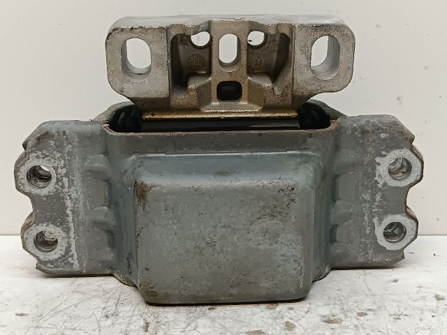 bontott VW GOLF VI Motor Tartó Bak Bal