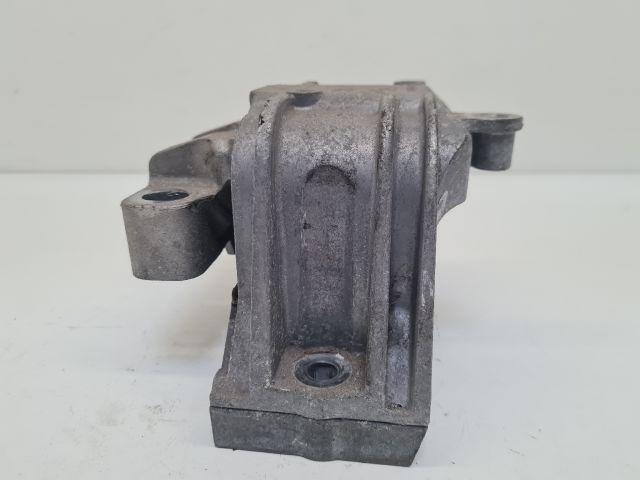 bontott VW GOLF VI Motor Tartó Bak (Fém)