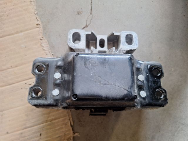 bontott VW GOLF VI Motor Tartó Bak (Fém)