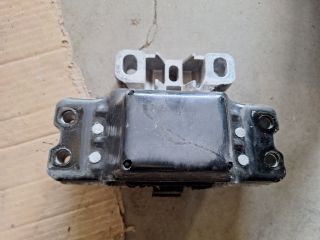 bontott VW GOLF VI Motor Tartó Bak (Fém)