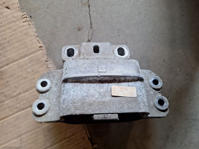 bontott VW GOLF VI Motor Tartó Bak (Fém)