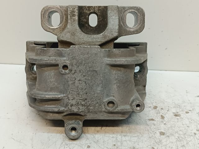 bontott VW GOLF VI Motor Tartó Bak Jobb