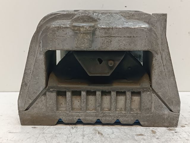 bontott VW GOLF VI Motor Tartó Bak Jobb