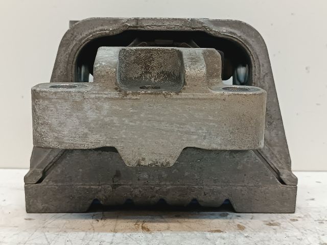 bontott VW GOLF VI Motor Tartó Bak Jobb