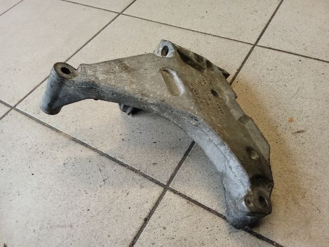 bontott VW GOLF VI Motor Tartó Bak (Pozíciófüggetlen)