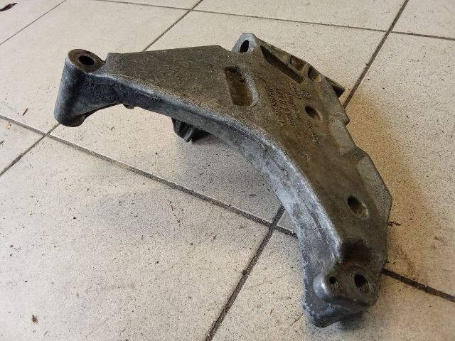 bontott VW GOLF VI Motor Tartó Bak (Pozíciófüggetlen)