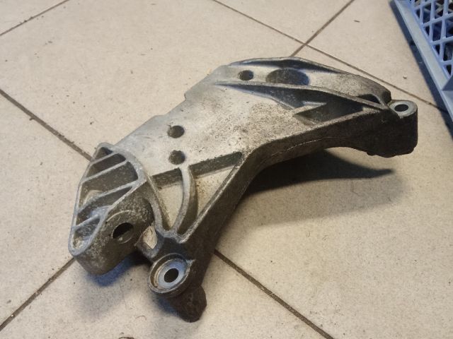 bontott VW GOLF VI Motor Tartó Bak (Pozíciófüggetlen)