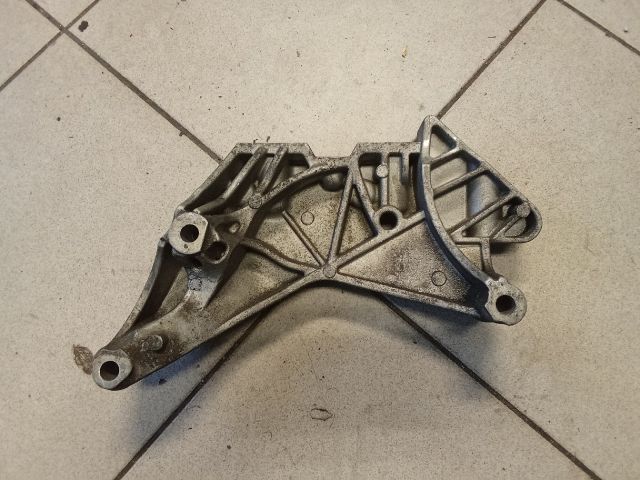 bontott VW GOLF VI Motor Tartó Bak (Pozíciófüggetlen)