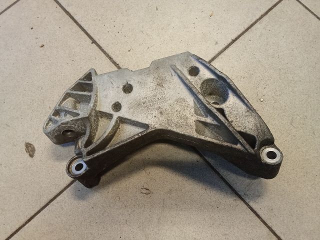 bontott VW GOLF VI Motor Tartó Bak (Pozíciófüggetlen)