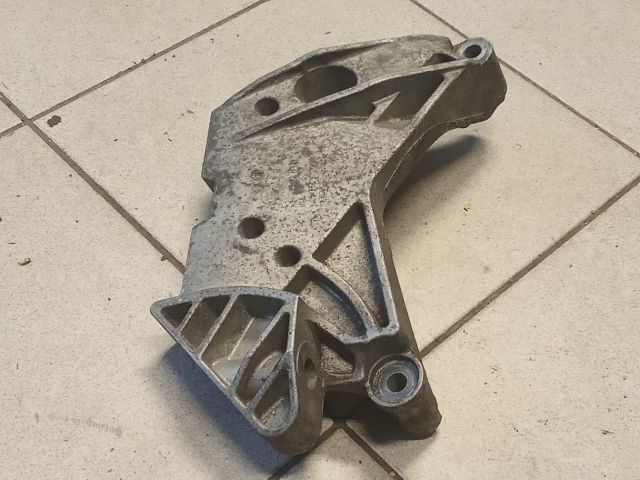 bontott VW GOLF VI Motor Tartó Bak (Pozíciófüggetlen)