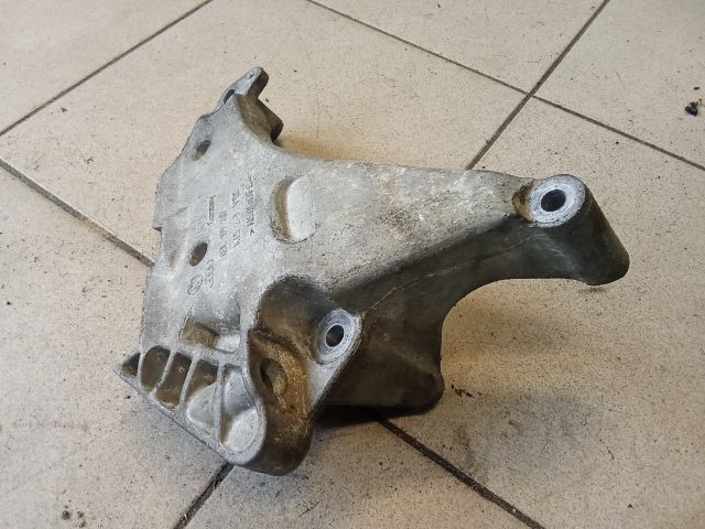 bontott VW GOLF VI Motor Tartó Bak (Pozíciófüggetlen)