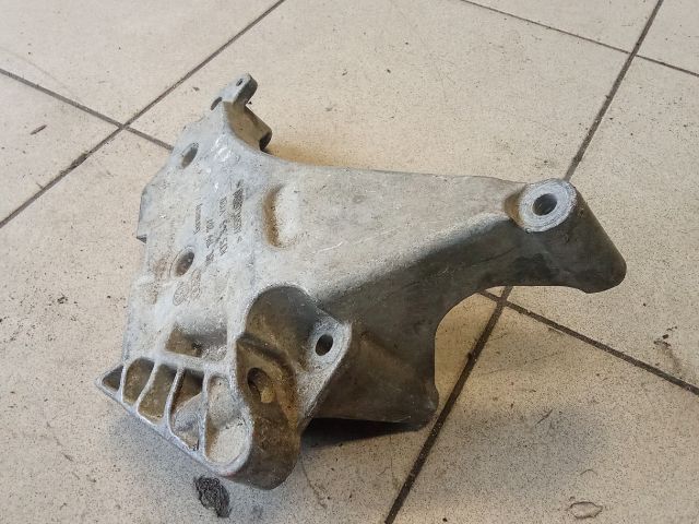 bontott VW GOLF VI Motor Tartó Bak (Pozíciófüggetlen)