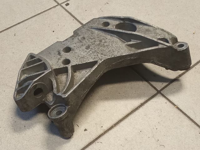 bontott VW GOLF VI Motor Tartó Bak (Pozíciófüggetlen)