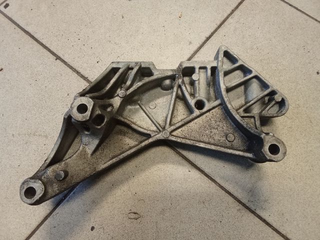 bontott VW GOLF VI Motor Tartó Bak (Pozíciófüggetlen)