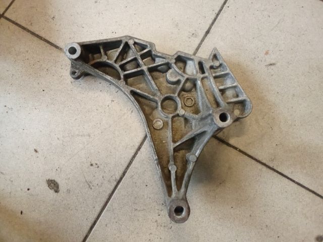 bontott VW GOLF VI Motor Tartó Bak (Pozíciófüggetlen)