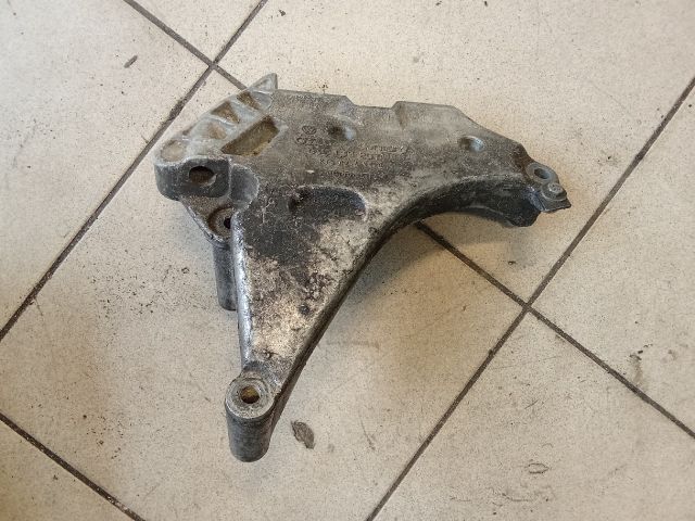 bontott VW GOLF VI Motor Tartó Bak (Pozíciófüggetlen)