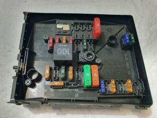 bontott VW GOLF VI Biztosítéktábla Motortér